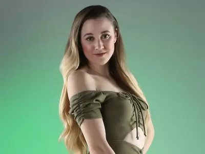 SUNshine Girl Danielle: A Glimpse into the Life of a Toronto Model