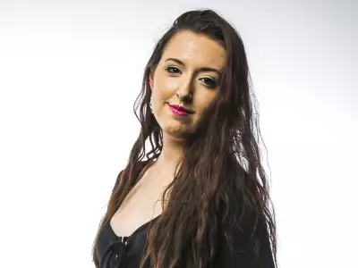 SUNshine Girl Jessy Enjoys Pool and Bowling in Leisure Time Profile