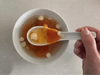 Traditional Chinese Papaya Dessert Soup: A Recipe for Lung Health and Radiant Skin