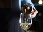 Anthony Gismondi's Top 10 Spring White Wines Under $25 in British Columbia