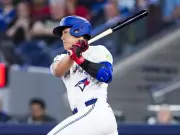 Blue Jays' Kazuma Okamoto Thrives with Warm Welcome from Toronto Fans