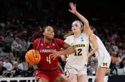 Canadian Swords and Olson Lead Michigan to Elite Eight Victory Over Louisville