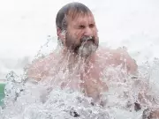 Edmonton Police Brave Icy Waters for Special Olympics Fundraiser