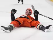 Maple Leafs' Easton Cowan Praises Rival Beckett Sennecke's Stellar NHL Rookie Season