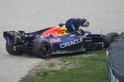 Max Verstappen Undergoes Hand X-Rays Following Australian GP Qualifying Crash
