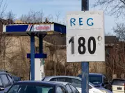 Oil Price Surge Threatens Quebec Grocery Bills While Farmers Struggle