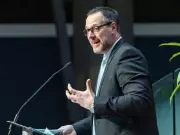 Quebec Immigration Lawyer Criticizes Limited Impact of Federal Work Permit Extension