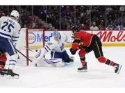 Senators' Giroux Leads Dominant Performance in 5-2 Victory Over Maple Leafs