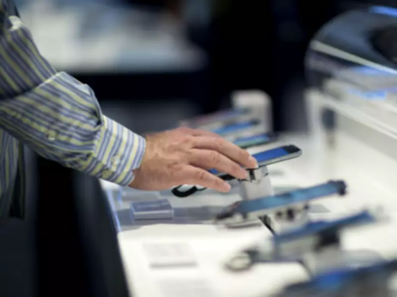 Canadian Telecom Stocks Plunge as Analysts Warn of Damaging Price Wars