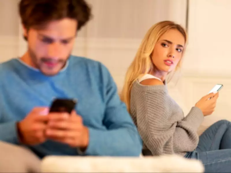 Dear Abby: Friend's wife told my boyfriend to keep her texts a secret