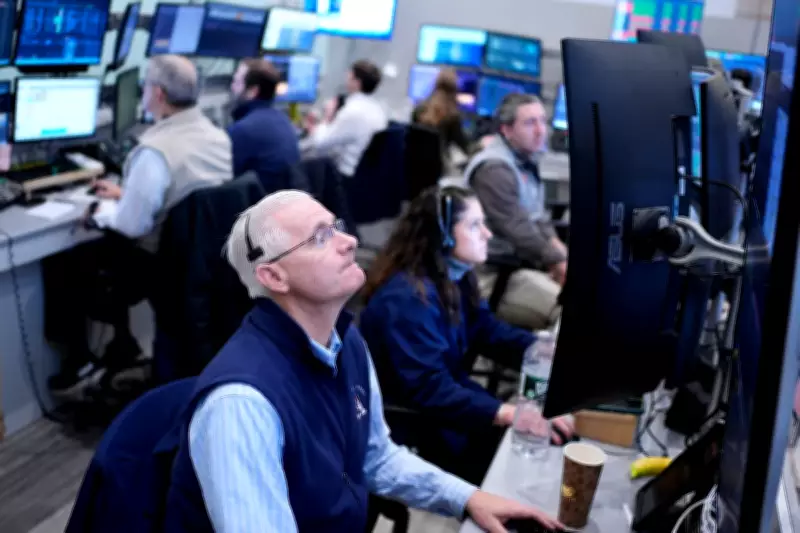 Equity Funds See Inflows as War Fears Ease and Corporate Earnings Shine