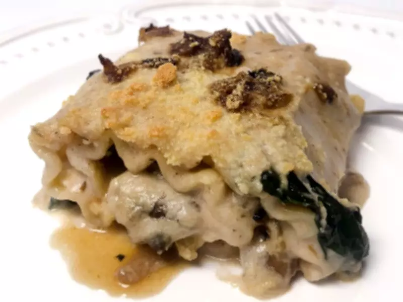 French Onion Chicken and Spinach Lasagna Rolls: A Comforting Baked Pasta Dish