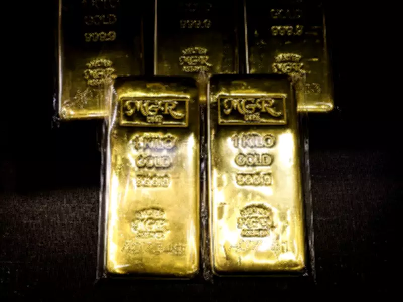 Gold Dips as Iran-U.S. Hormuz Standoff Fuels Inflation Fears