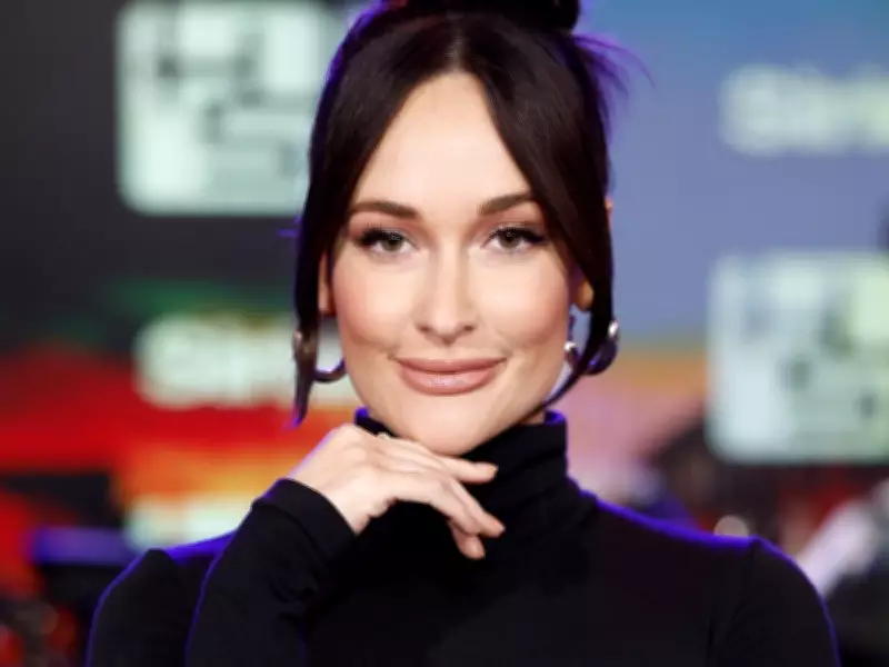 Kacey Musgraves Shares 'Craziest' UFO Encounter with Glowing Orbs on Flight
