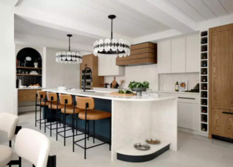 Kitchen Design Debate: Islands vs. Peninsulas in Modern Homes