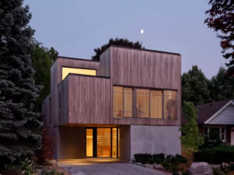 Modernist Beach House on Scarborough Bluffs Maximizes Light and Views