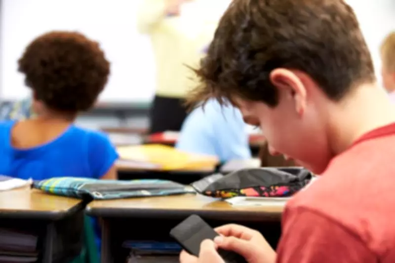 Ontario May Ban Cellphones on School Grounds, Restrict Social Media for Kids