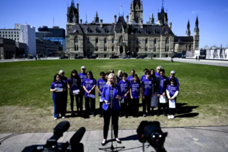 Parents Without Smartphone Kids Say Social Media Ban Would Ease Minds