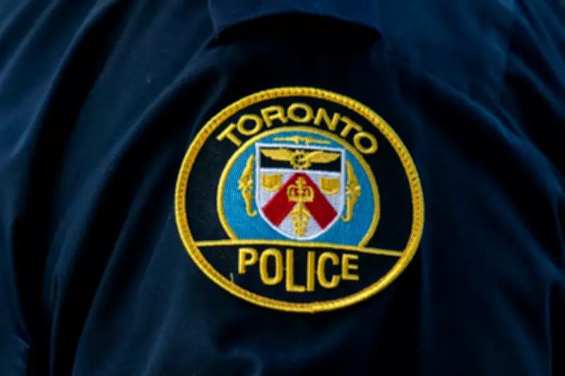 Pedestrian critically injured in Etobicoke hit-and-run, WB Dundas closed