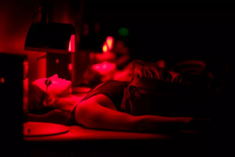 Red Light Therapy and Saunas: Scientific Evidence Beyond the Hype