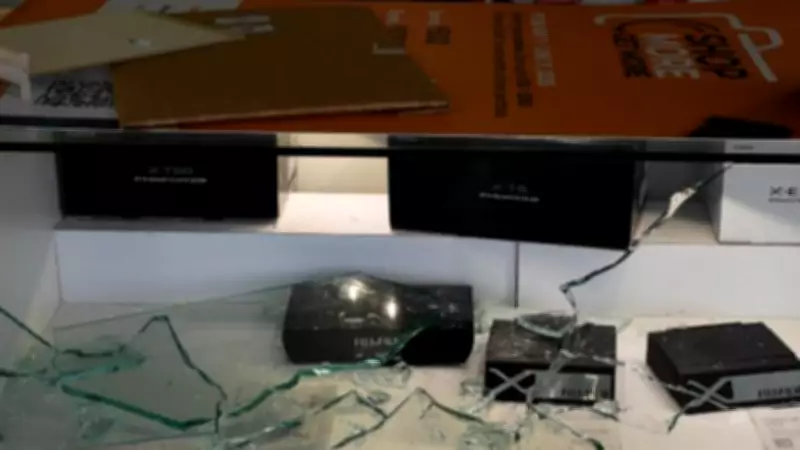 Smash-and-Grab at Henry's Camera in Barrie South End