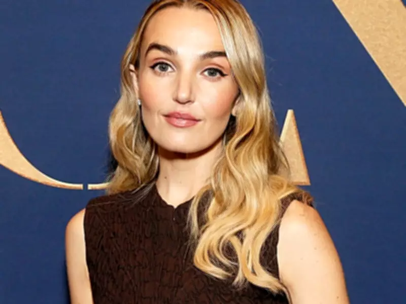 SNL Star Chloe Fineman Faces Backlash Over Childhood Camp Pantsing Confession