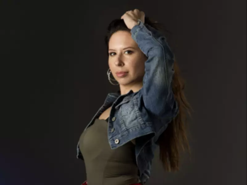 SUNshine Girl Giselle: A Glimpse into the 2018 Feature Model's Life