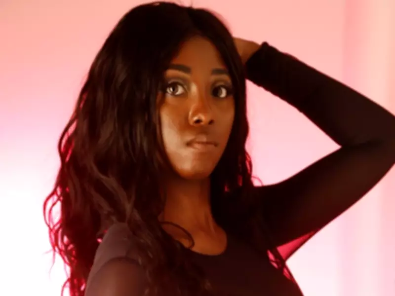 SUNshine Girl Keesha: Fashion, Food Trucks, and Raptors Fandom