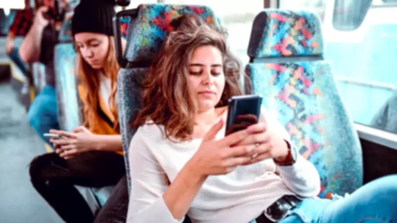 The Rude Reality of 'Bare Beating': Etiquette Experts Condemn Public Audio Intrusion