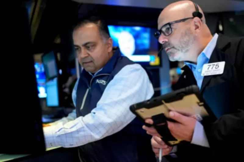 Wall Street Eyes Record on Strong Profit Reports; Oil Prices Fluctuate