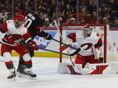 Senators on brink after 2-1 loss to Hurricanes in Game 3