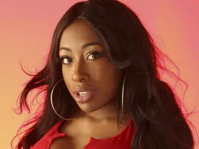 SUNshine Girl Carie: A Fashion-Forward Model with a Passion for Dance