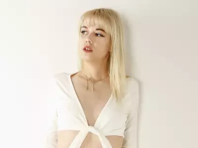 SUNshine Girl Tasha: Secret Librarian and EDM Lover