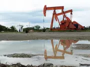 Canadian Energy Firms Prioritize Debt and Shareholders Over Production Growth