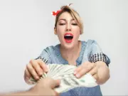 Dear Abby: Father Contemplates Closing 'Bank of Daddy' Amid Daughter's Financial Struggles