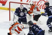 Flyers Dominate Jets 7-1 Led by Couturier and Cates' Three-Point Performances