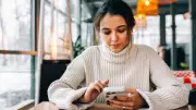 Phubbing: The Modern Etiquette Faux Pas of Phone Snubbing in Social Settings