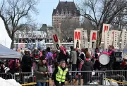 Thousands of Quebec Community Workers Protest, Declare 'Breaking Point'