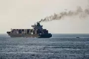 US Envoys Head to Pakistan for Iran War Talks Amid Hormuz Crisis