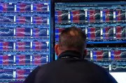 Wall Street Nears Record High as Rally Extends into Another Week