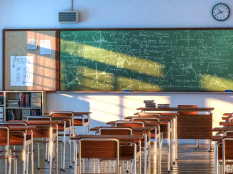 B.C. teacher suspended for inappropriate emails to Grade 11 student