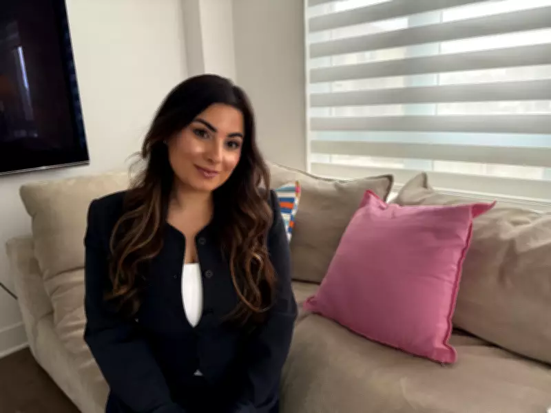 Blind Makeup Artist Reinvents Her Craft After Losing Sight at 21