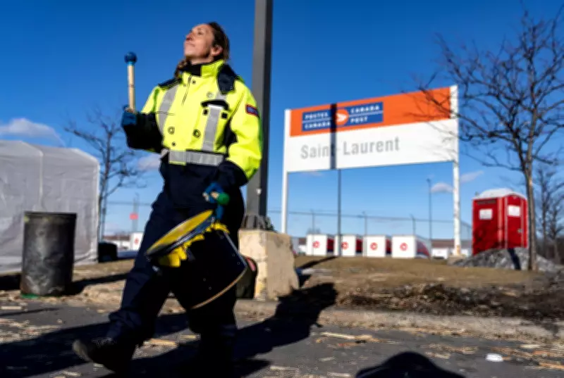 Canada Post workers vote on new tentative deal as strike looms