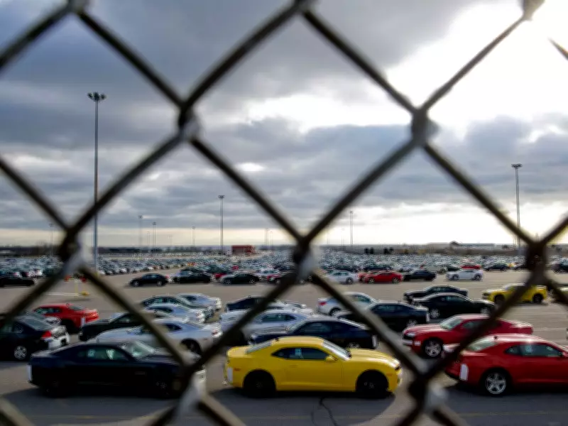 Canada's Auto Industry Slumps, Market Warnings, Tim Hortons Hires Local