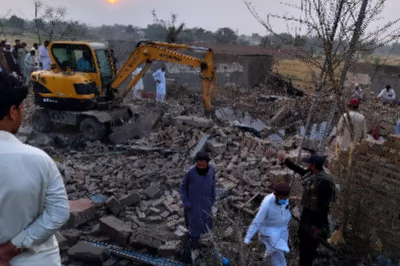 Death Toll Reaches 14 in Pakistan Suicide Attack; Taliban Splinter Group Claims Responsibility