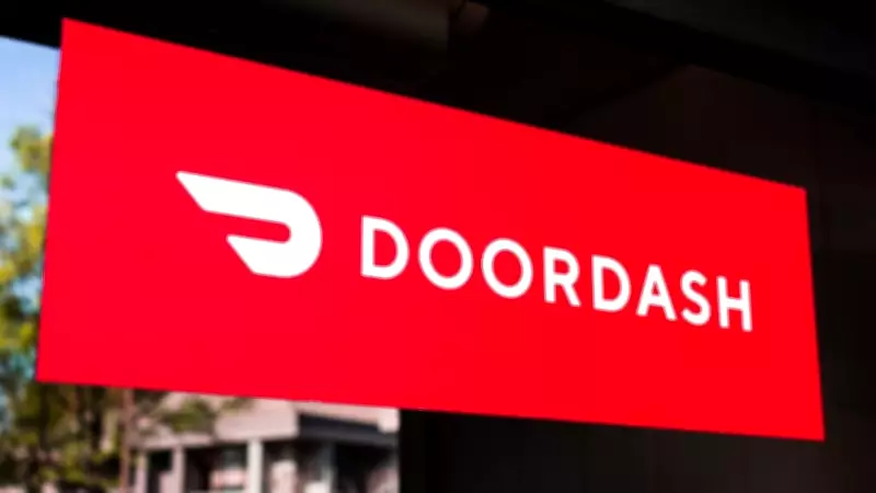 DoorDash driver caught on camera stealing tips from server on Memorial Day