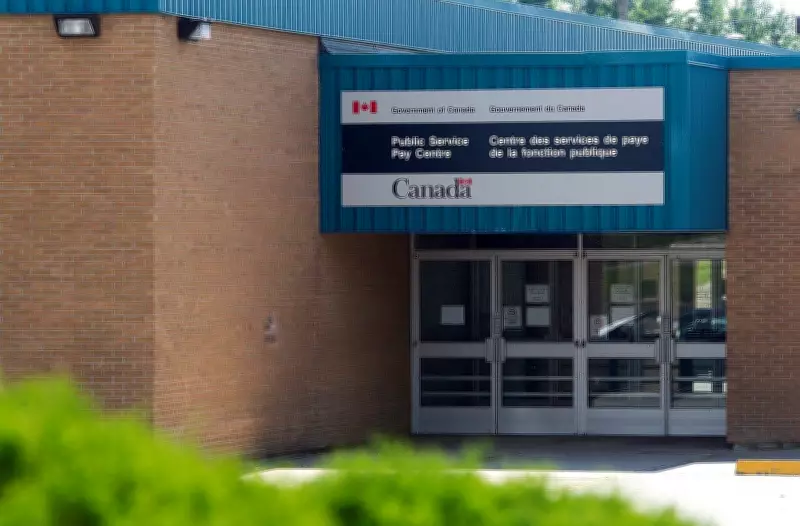 Feds Extend Pay Centre Contracts to Handle Job Cuts