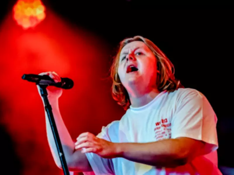 Lewis Capaldi Surprises Vancouver Pub with Impromptu Oasis Cover