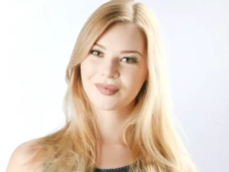Meet SUNshine Girl Breahna: A Scorpio Who Loves Snowboarding and Art