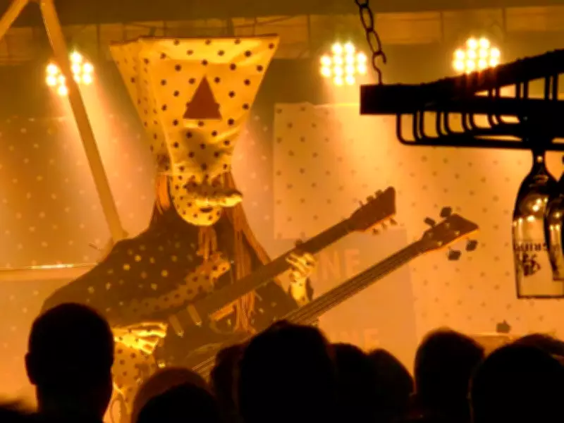 Quebec's Double-Neck Guitar: DIY Innovation Goes Global